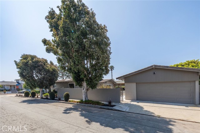 1821 Herrin Street, Manhattan Beach, California 90266, 3 Bedrooms Bedrooms, ,2 BathroomsBathrooms,Residential,For Sale,Herrin,SB24138438