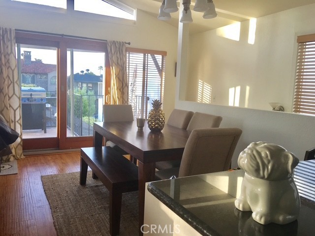 Detail Gallery Image 6 of 7 For 433 1/2 Heliotrope Ave, Corona Del Mar,  CA 92625 - 3 Beds | 2 Baths