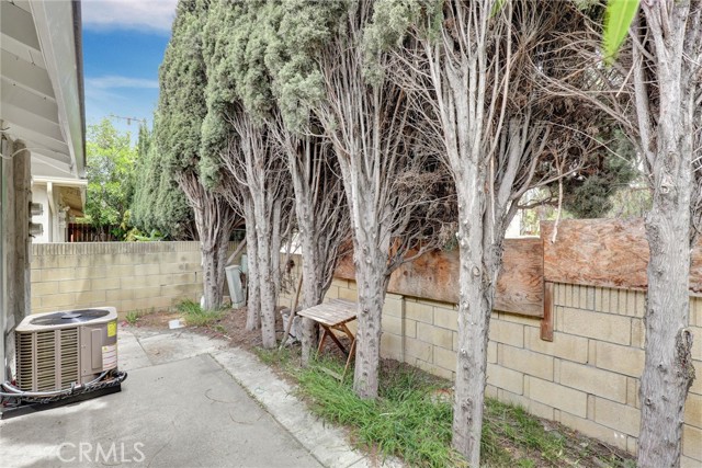 402 E Glendale Drive, Orange CA: https://media.crmls.org/medias/7711b1a7-703f-4e3f-9805-b709c62be753.jpg
