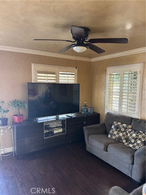 Detail Gallery Image 9 of 13 For 860 W 73rd St., Los Angeles,  CA 90044 - – Beds | – Baths