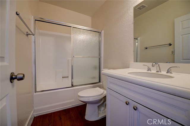 Detail Gallery Image 10 of 11 For 709 E Chestnut Ave, Santa Ana,  CA 92701 - – Beds | – Baths