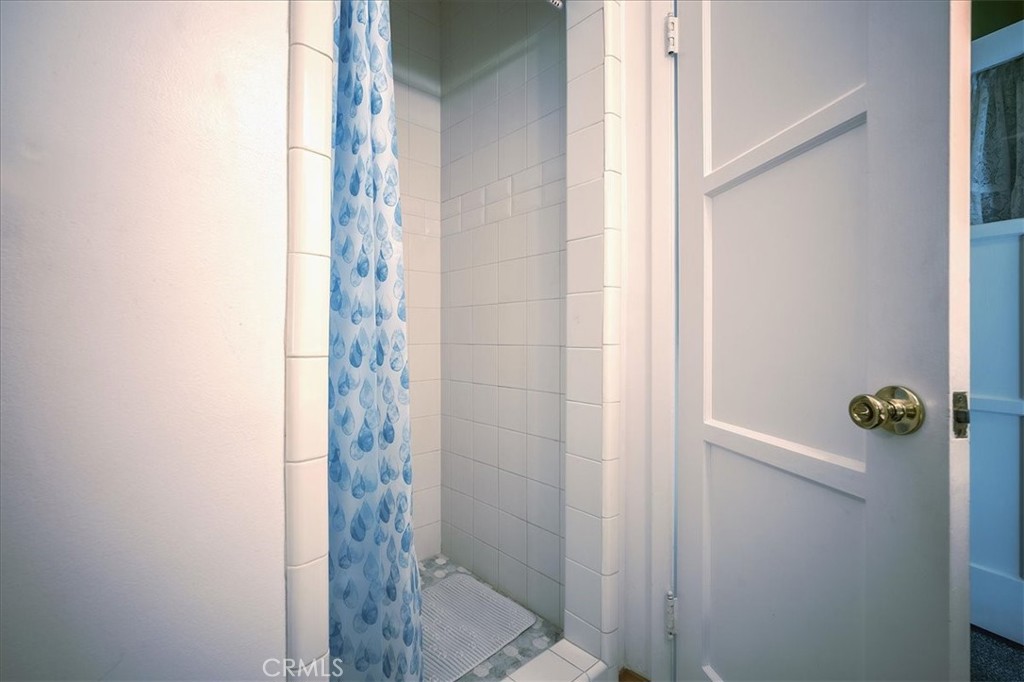 https://media.crmls.org/medias/7712ef87-ba0e-4a1c-b594-9279f38ad1da.jpg?preset=X-Large