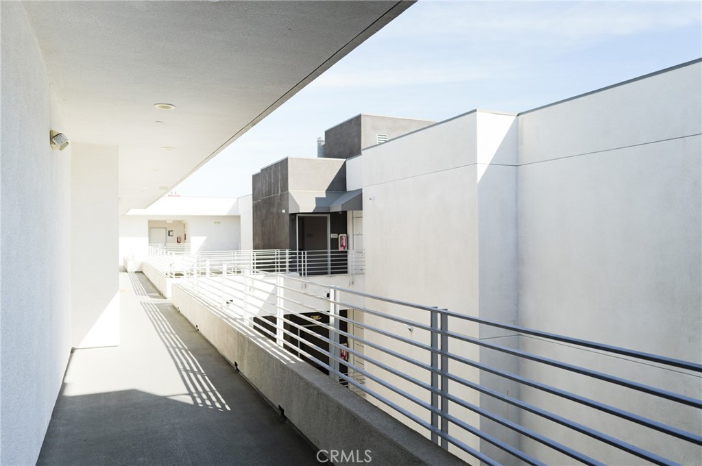 https://media.crmls.org/medias/771302db-1667-4bce-96c3-4d15724a5225.jpg?preset=X-Large