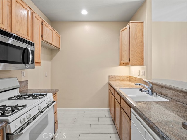 Detail Gallery Image 7 of 20 For 27024 Wolf Creek Trl #22,  Valencia,  CA 91354 - 2 Beds | 2 Baths