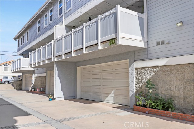 2218 Mathews Avenue, Redondo Beach, California 90278, 3 Bedrooms Bedrooms, ,Condominium,For Sale,Mathews,SB24235982