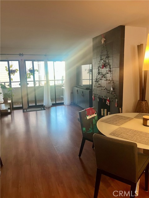 Detail Gallery Image 4 of 20 For 191 Calle Mayor, Redondo Beach,  CA 90277 - 3 Beds | 3 Baths