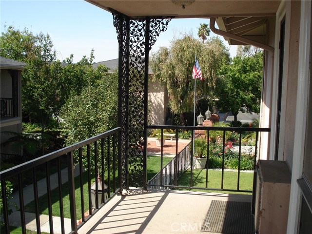 Detail Gallery Image 7 of 17 For 660 South Glassell Street #2,  Orange,  CA 92866 - 1 Beds | 1 Baths