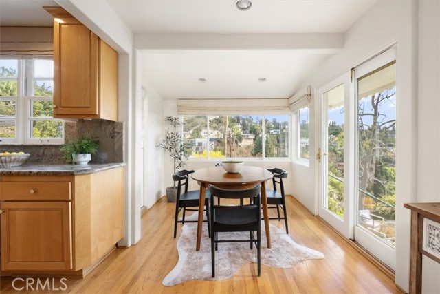 Detail Gallery Image 13 of 38 For 6476 San Marco Cir, Los Angeles,  CA 90068 - 2 Beds | 3/1 Baths