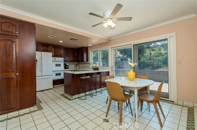 Detail Gallery Image 10 of 38 For 2251 El Arbolita Dr, Glendale,  CA 91208 - 2 Beds | 2 Baths