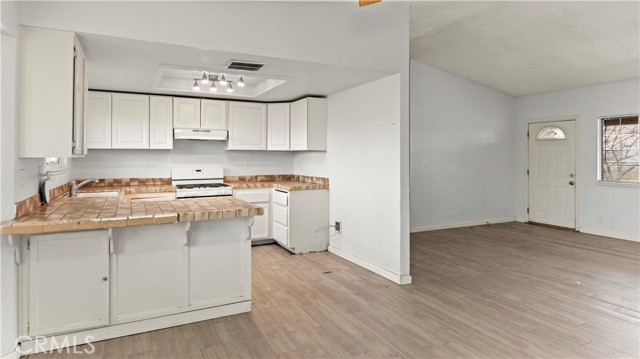 Detail Gallery Image 13 of 29 For 8222 3rd Ave, Hesperia,  CA 92345 - 3 Beds | 2 Baths