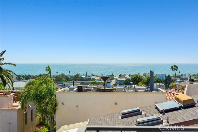 1032 6th, Hermosa Beach, California 90254, 4 Bedrooms Bedrooms, ,3 BathroomsBathrooms,Residential,Sold,6th,SB22136354