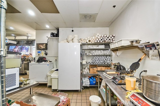 0 400 Disney Way, Anaheim CA: https://media.crmls.org/medias/771922c6-8c3f-4945-a7b4-a4cd124e7d8a.jpg