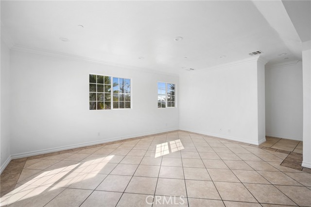 Detail Gallery Image 6 of 30 For 6831 Valmont St #1,  Tujunga,  CA 91042 - 3 Beds | 2/1 Baths