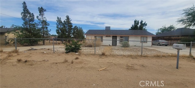 10733 Chamberlaine Way, Adelanto CA: https://media.crmls.org/medias/7719e7d5-d0e7-4a73-965c-24efdbe43cb8.jpg