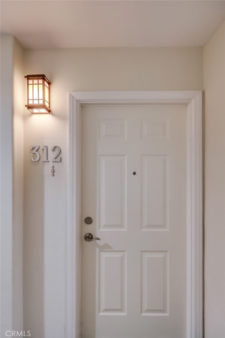 https://media.crmls.org/medias/771a1bf7-1780-4e40-8010-5e873edbeed6.jpg?preset=X-Large