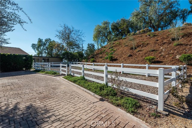 24971 KIT CARSON Road, Hidden Hills CA: https://media.crmls.org/medias/771a4761-4def-44b5-9729-e3ffc42509f0.jpg