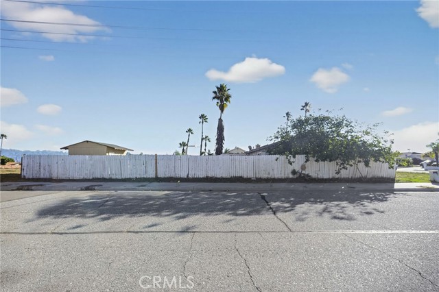 Detail Gallery Image 5 of 8 For 498 Serrana, Perris,  CA 92570 - 3 Beds | 2 Baths