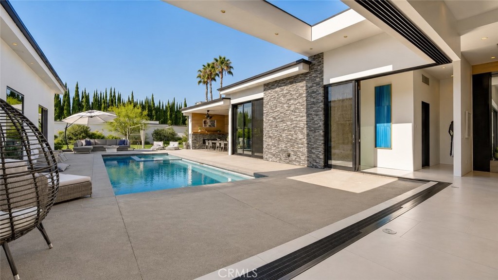 22935 Oxnard — architectural residence