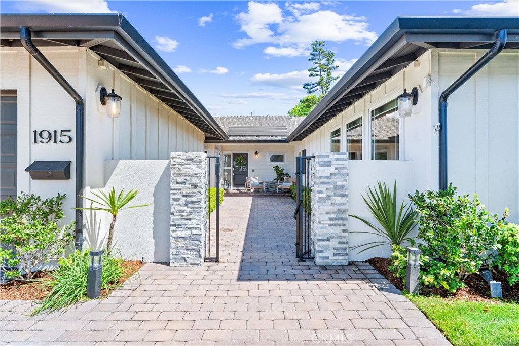 MLS #OC25137424 img 2