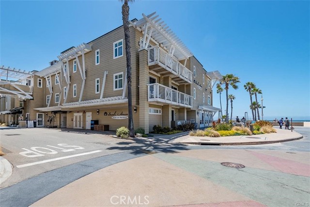 1300 The Strand, Hermosa Beach CA: https://media.crmls.org/medias/771ba80a-0aca-49fb-ae2c-764ca68c69ac.jpg