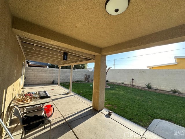 Detail Gallery Image 15 of 16 For 6714 Doncaster Ave, Bakersfield,  CA 93307 - 4 Beds | 2 Baths