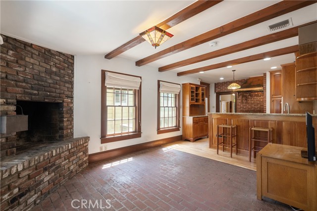 211 E Virginia Avenue, Glendora CA: https://media.crmls.org/medias/771c4e39-5e19-4c15-86db-6b96c860c0ac.jpg