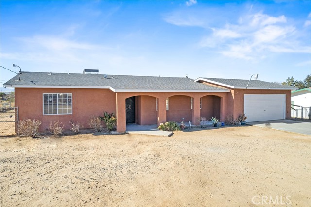 Detail Gallery Image 1 of 29 For 11080 5th Ave, Hesperia,  CA 92345 - 3 Beds | 2 Baths