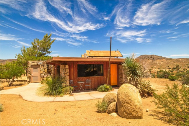 Detail Gallery Image 8 of 75 For 55290 Flying Tigers Road Rd, Pioneertown,  CA 92268 - 4 Beds | 3 Baths