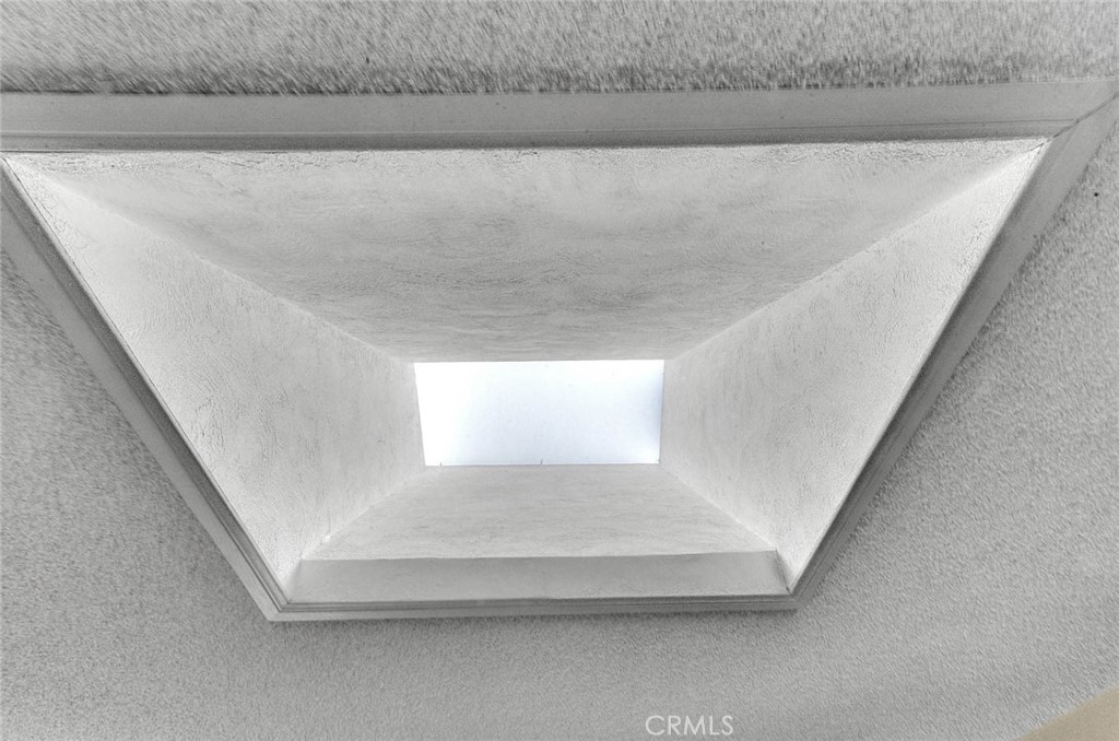 https://media.crmls.org/medias/771e2558-67e7-4062-80e2-eba50ed7cae6.jpg?preset=X-Large