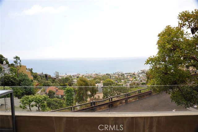 6 Pacific Vista, Laguna Beach CA: https://media.crmls.org/medias/771e2576-0add-4757-85b8-9ee62a1bd34b.jpg