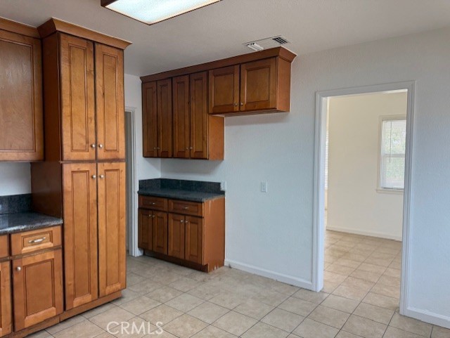 520 Mount Vernon Avenue, Barstow CA: https://media.crmls.org/medias/771f83d1-8562-4d82-b5fe-03d79213ccbc.jpg