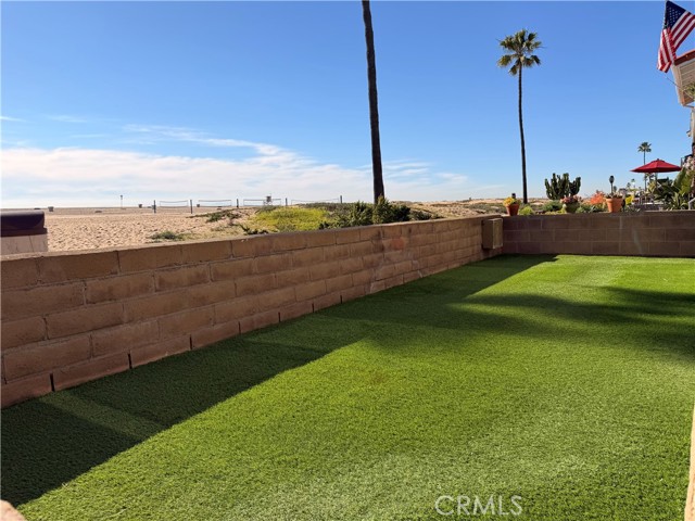 Detail Gallery Image 3 of 32 For 418 #a E Oceanfront, Newport Beach,  CA 92661 - 3 Beds | 2 Baths