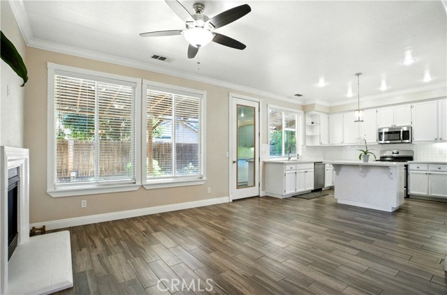 Detail Gallery Image 6 of 35 For 1958 Fall Brook Ct, Merced,  CA 95340 - 4 Beds | 3 Baths