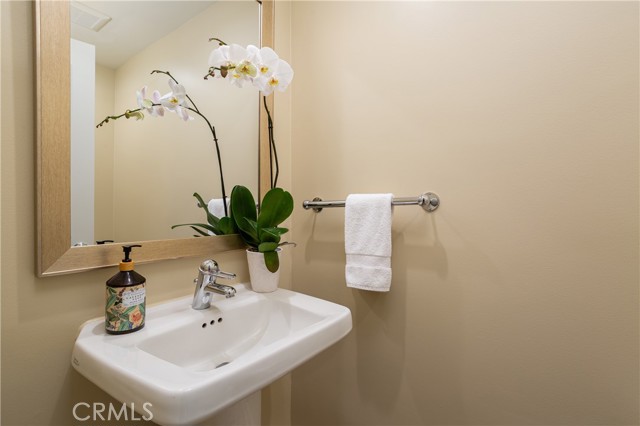 520 Laver Way, Newport Beach CA: https://media.crmls.org/medias/7722f8db-a0bd-4118-b0c2-59044469c6bf.jpg
