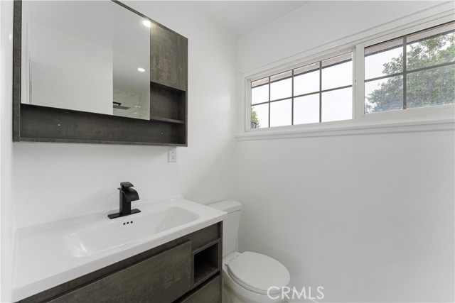 17121 Simonds Street, Granada Hills CA: https://media.crmls.org/medias/7725df29-c545-43cf-b603-2d315efad8a3.jpg