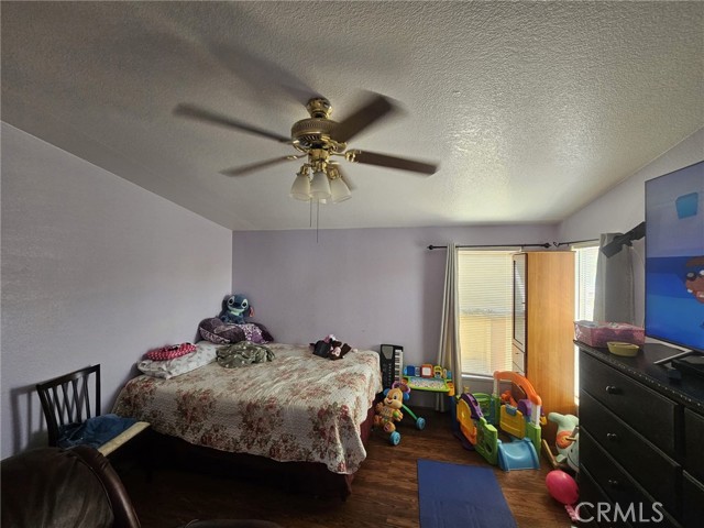 Detail Gallery Image 9 of 22 For 16600 Downey Ave #27,  Paramount,  CA 90723 - 4 Beds | 2 Baths