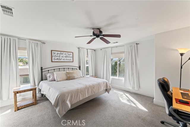 Detail Gallery Image 17 of 39 For 27209 Scotch Pine Pl, Canyon Country,  CA 91387 - 4 Beds | 2/1 Baths