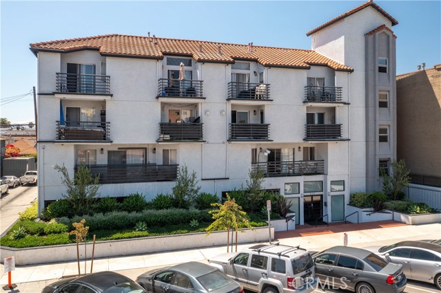 327 Chestnut Avenue, Long Beach CA: https://media.crmls.org/medias/7726ee07-cee2-4f2b-ba27-707ff1c21f32.jpg