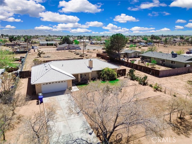 21919 Standing Rock Avenue, Apple Valley CA: https://media.crmls.org/medias/77273690-506a-42cd-9758-8a88a0e3b541.jpg