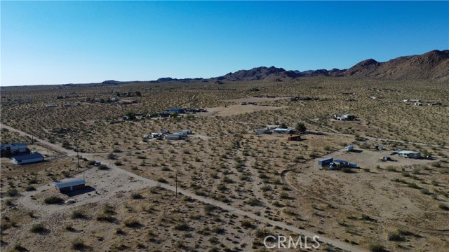 702 Bell Road, Landers CA: https://media.crmls.org/medias/77278d25-374c-49bf-83b6-da821cfe762e.jpg