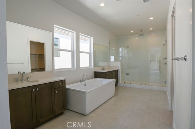 Detail Gallery Image 28 of 65 For 20552 Edgewood Ct, Chatsworth,  CA 91311 - 5 Beds | 5/1 Baths