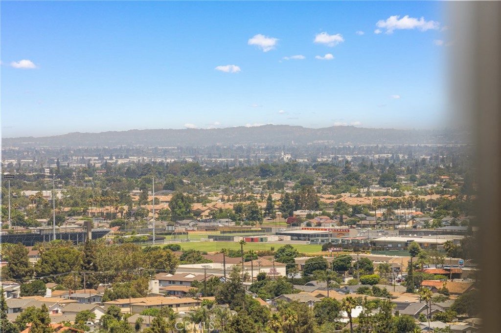 https://media.crmls.org/medias/7728bd52-6d69-49aa-938c-2e83b466702c.jpg?preset=X-Large