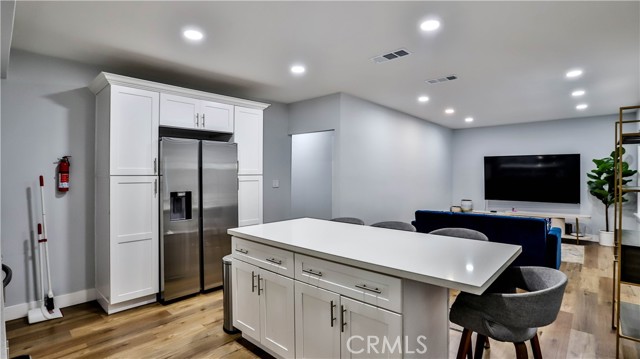 408 S Flower Street, Santa Ana CA: https://media.crmls.org/medias/77293cbb-1ef6-49d9-907b-74f78dad6b07.jpg