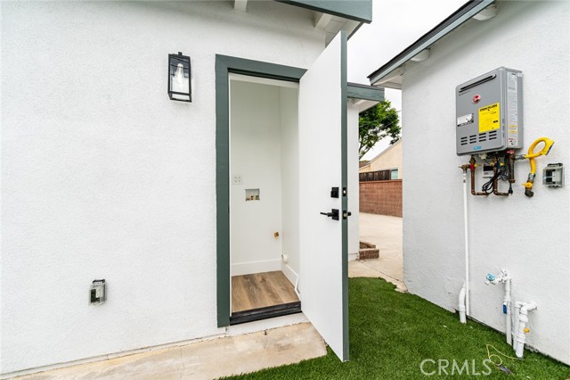 Detail Gallery Image 16 of 59 For 7020 Schroll St, Lakewood,  CA 90713 - 4 Beds | 4 Baths