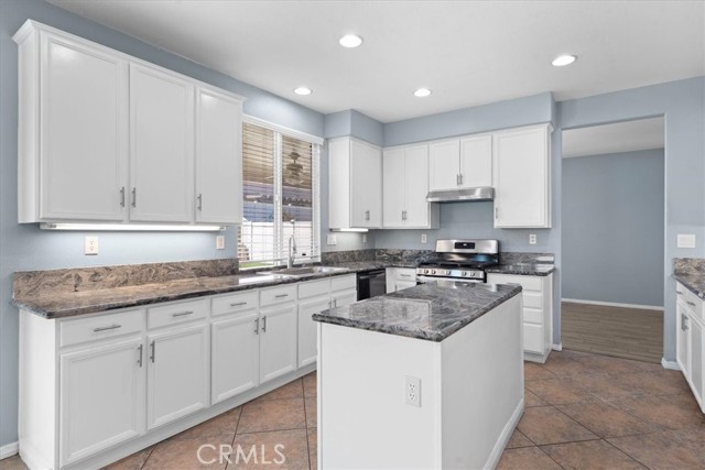 Detail Gallery Image 10 of 40 For 12459 Ava Loma, Victorville,  CA 92392 - 5 Beds | 3 Baths