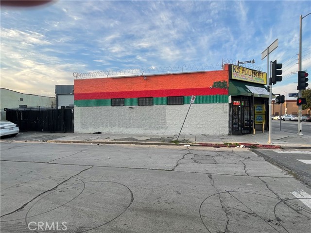 8273 S San Pedro, Los Angeles, California 90003, ,Commercial Sale,For Sale,8273 S San Pedro,CRSB23216160