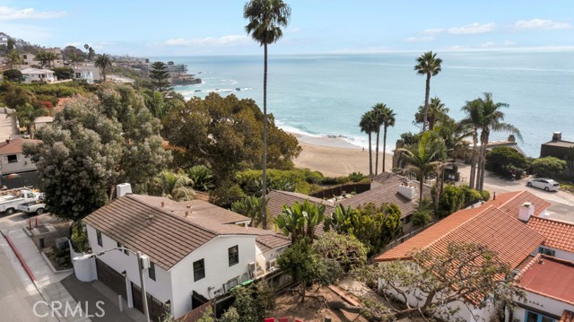 10 Camel Point, Laguna Beach CA: https://media.crmls.org/medias/772a8cce-82ee-4d22-9c18-23e756e7e0f9.jpg