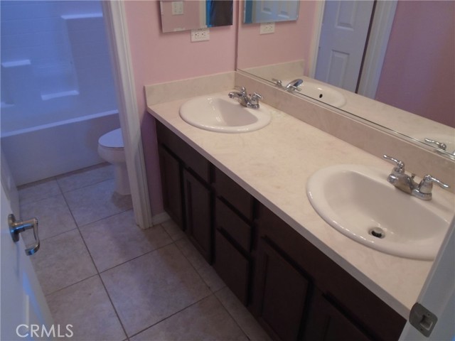 4081 Chamomile Court, San Bernardino CA: https://media.crmls.org/medias/772a94c7-a2f7-4ea9-b5b8-9b5f62641a9d.jpg
