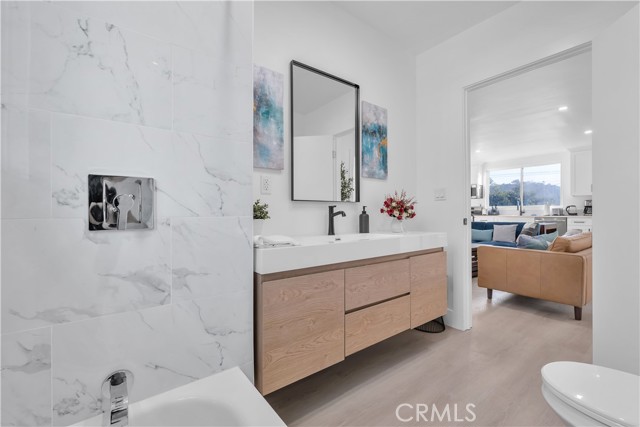 Detail Gallery Image 9 of 36 For 3115 Arvia St 1b,  Los Angeles,  CA 90065 - 5 Beds | 2 Baths