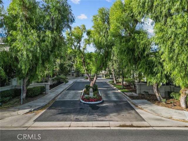 Detail Gallery Image 2 of 40 For 23975 Arroyo Park Dr #109,  Valencia,  CA 91355 - 2 Beds | 2 Baths